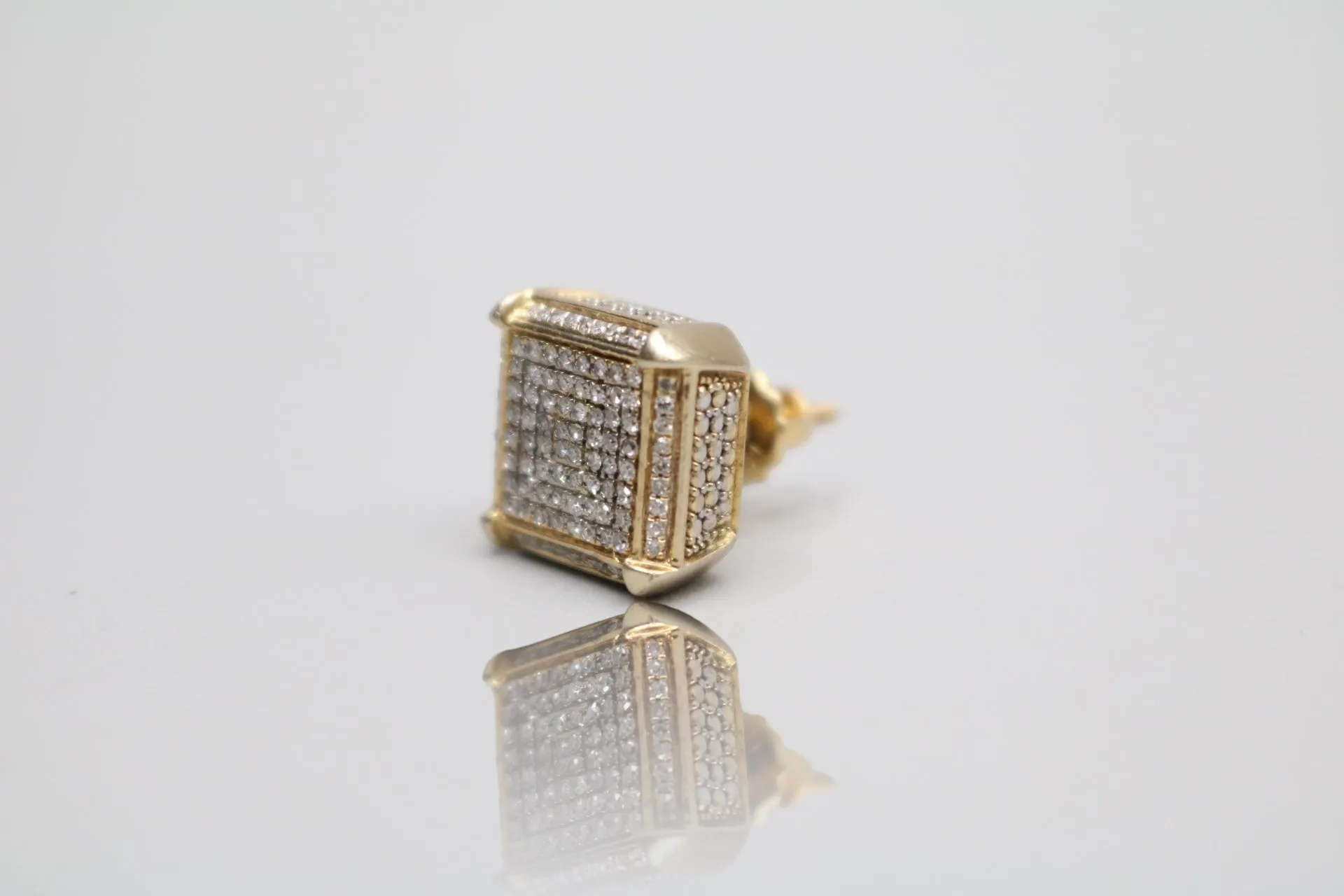 10K Yellow Gold Single Diamond Stud Earring (3.3 Grams)