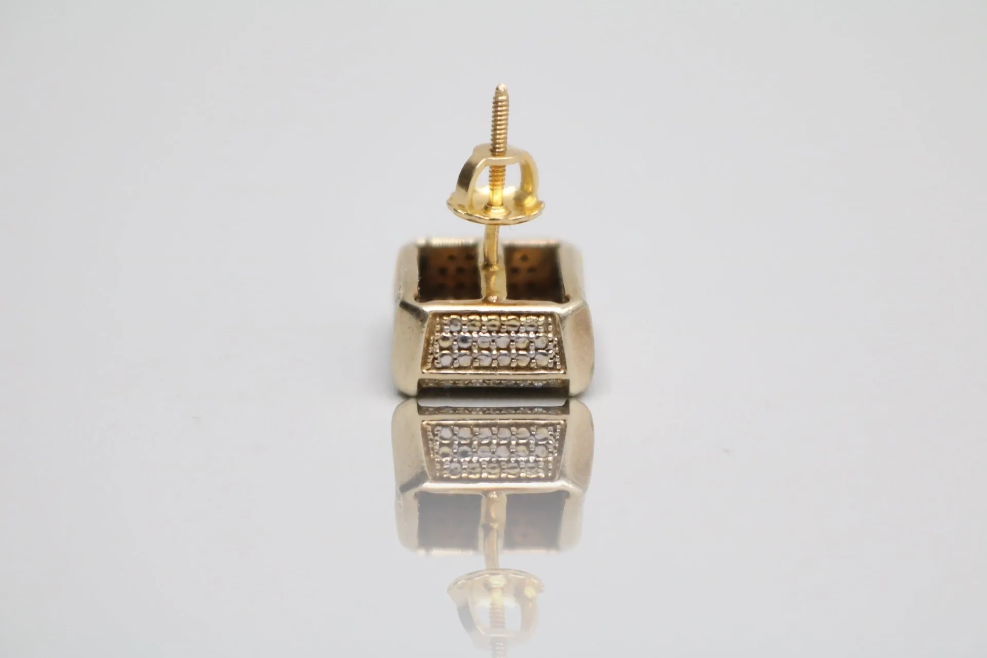 10K Yellow Gold Single Diamond Stud Earring (3.3 Grams)