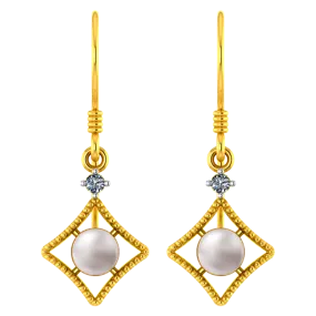 18k Diamond Shaped Diamond Earrings With A Pearl And Beautiful Detailing