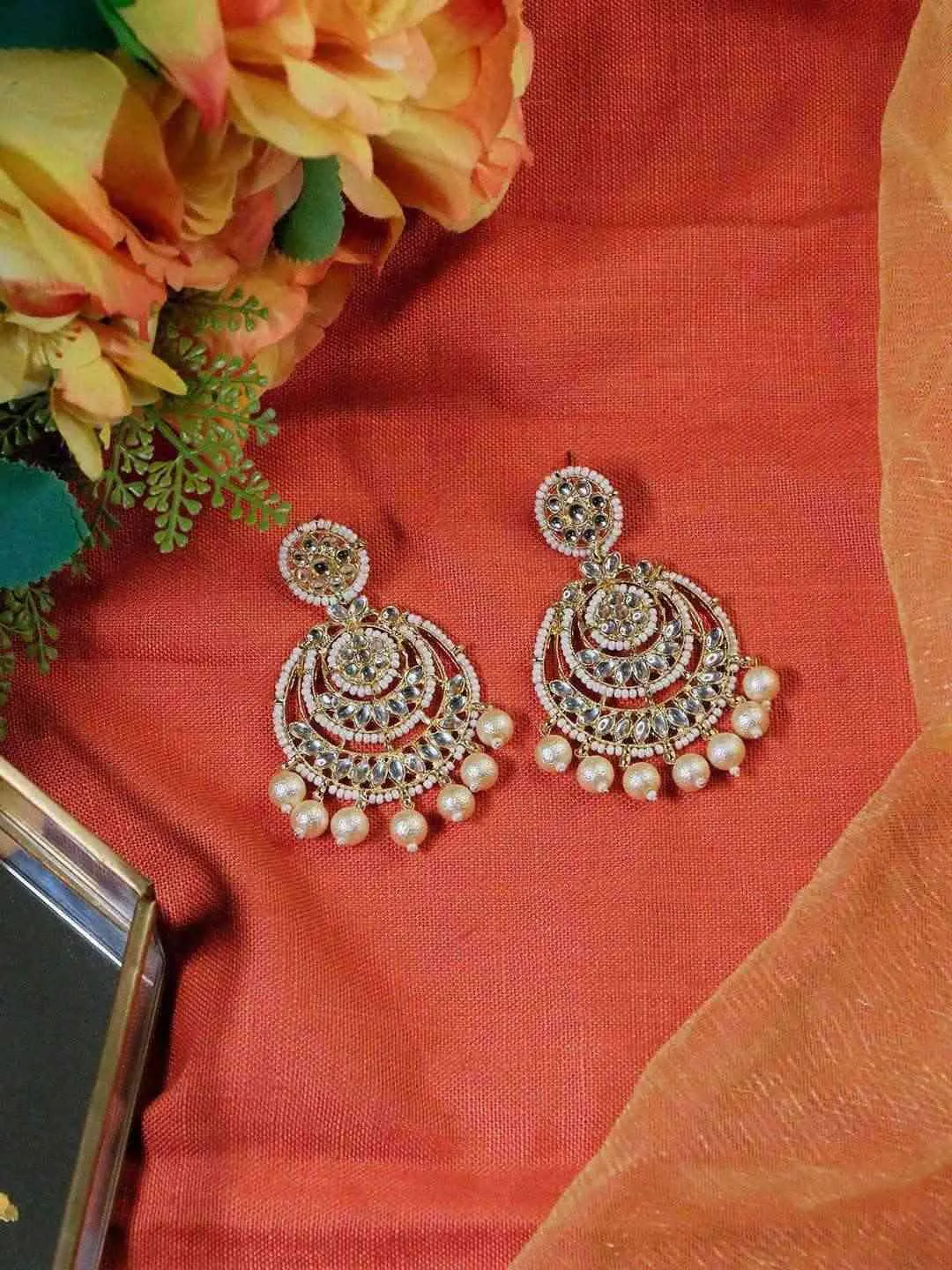 Alisha Seema Khan In Kundan Chandbali Earrings With Pearls