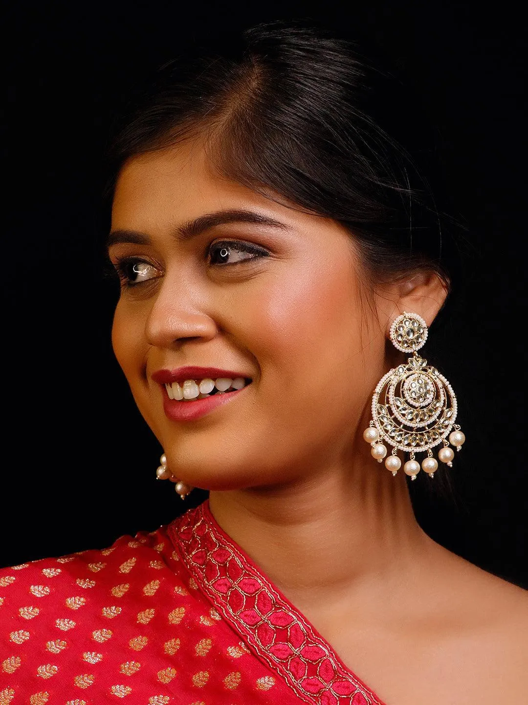 Alisha Seema Khan In Kundan Chandbali Earrings With Pearls