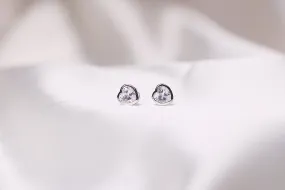 Heart stone stud earrings