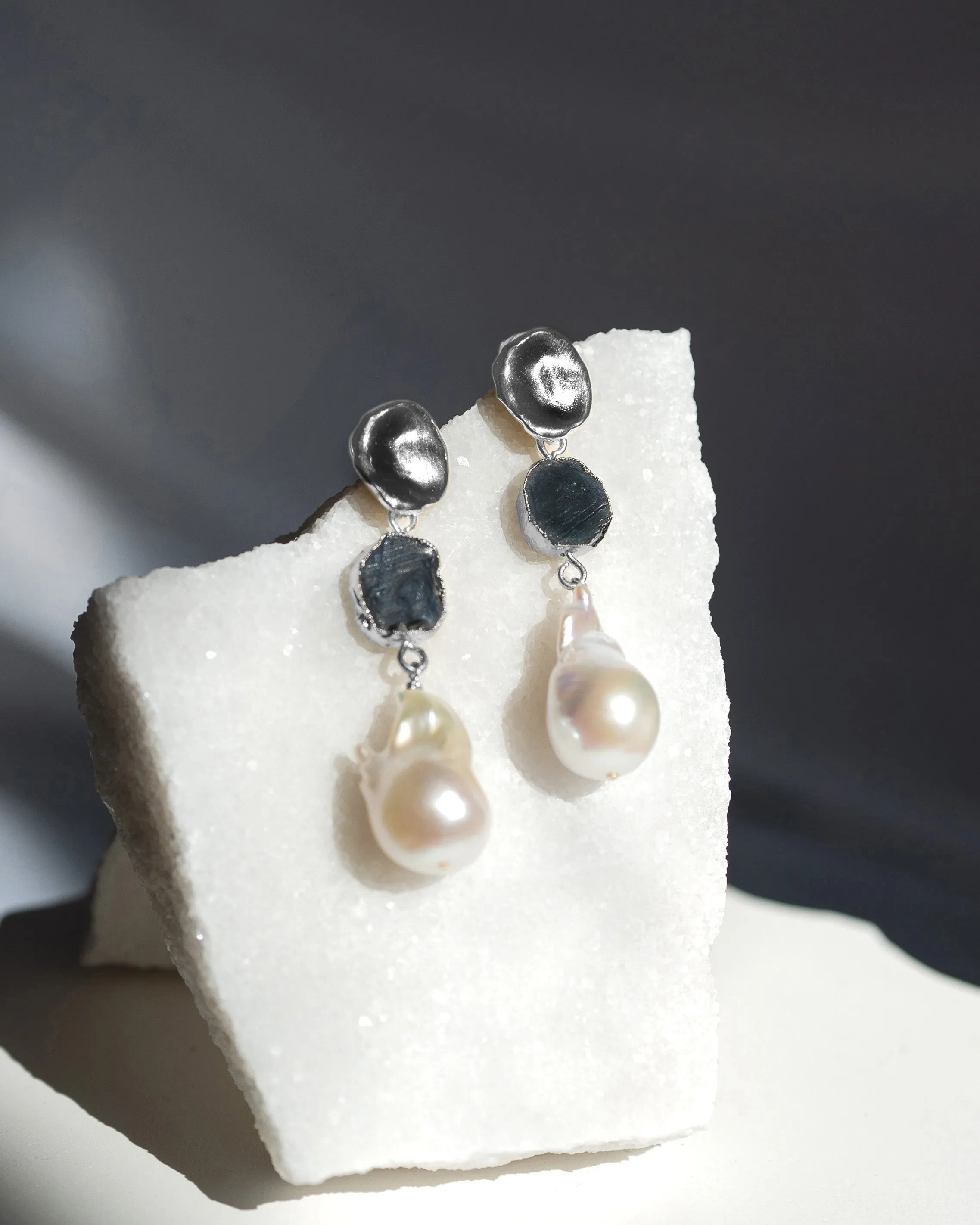 September | Sapphire Birthstones x Pearls Earrings