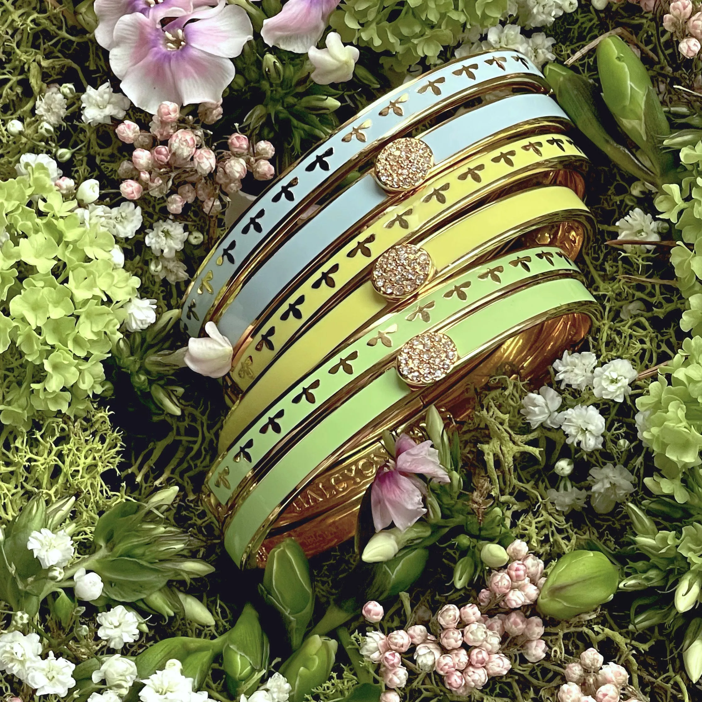 Skinny Bee Forget-me-Not & Gold Bangle