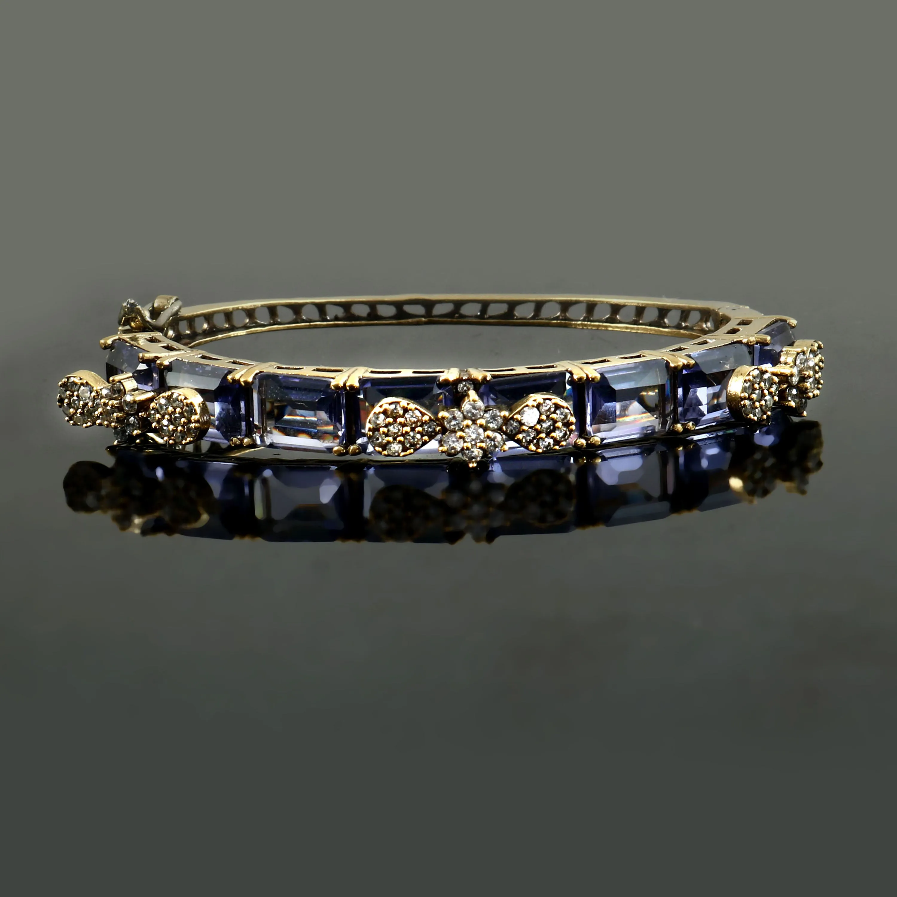 Victorian Finish Lightweight Bracelet for Women